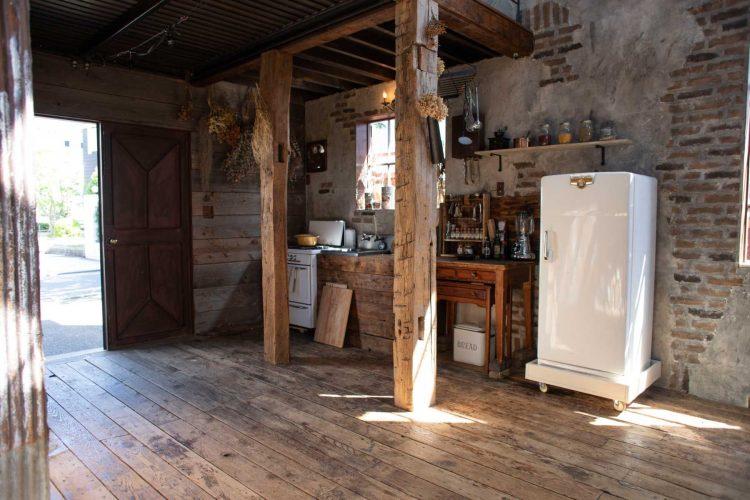 ロフト下のスペースにはミニキッチン(ダミー)