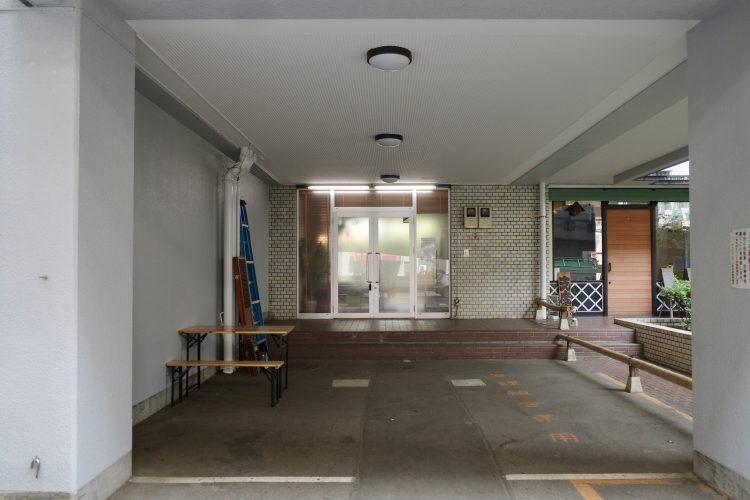 駐車場 / 機材や使わない家具も置けます