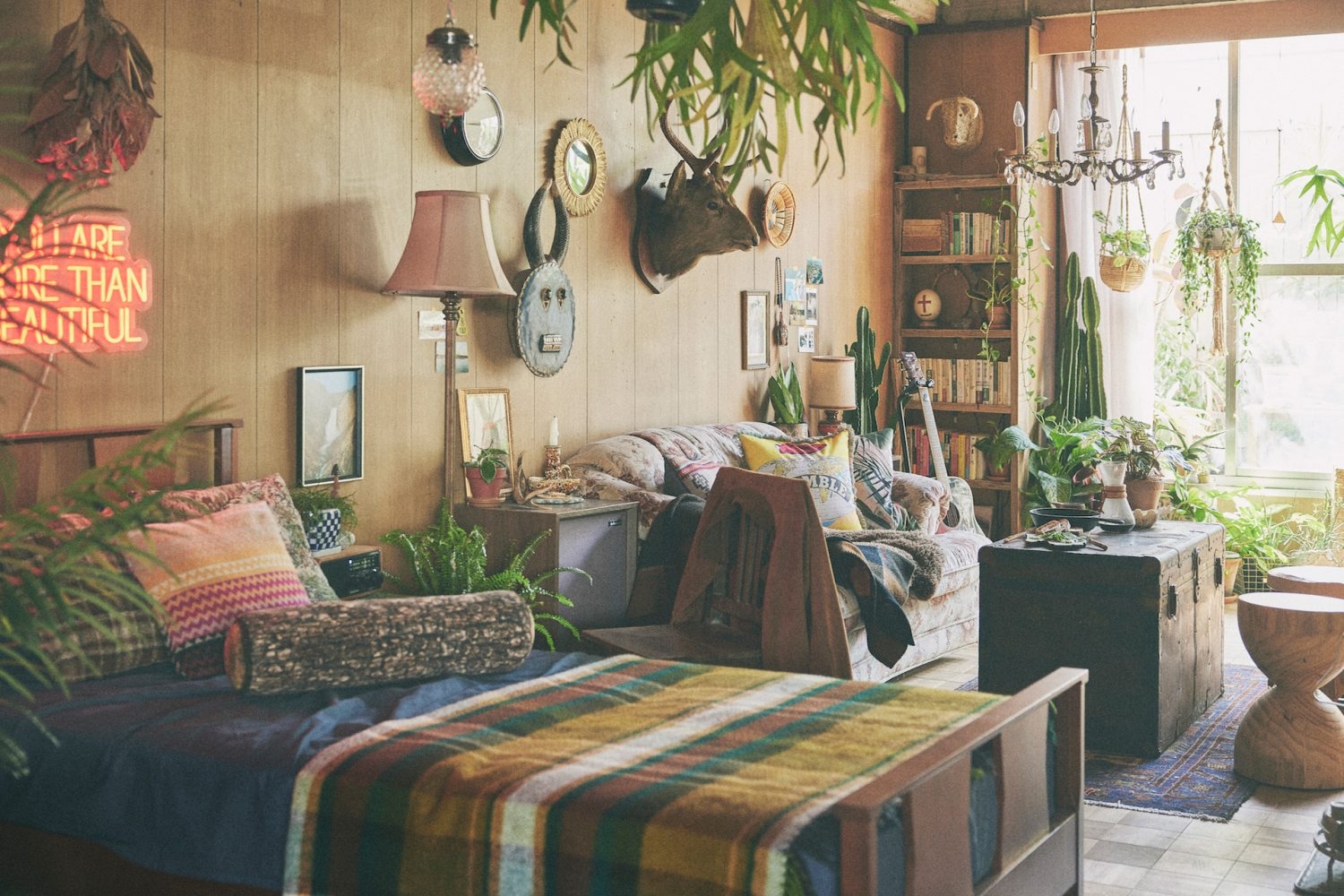 ベッドスペースからソファスペースを見た風景