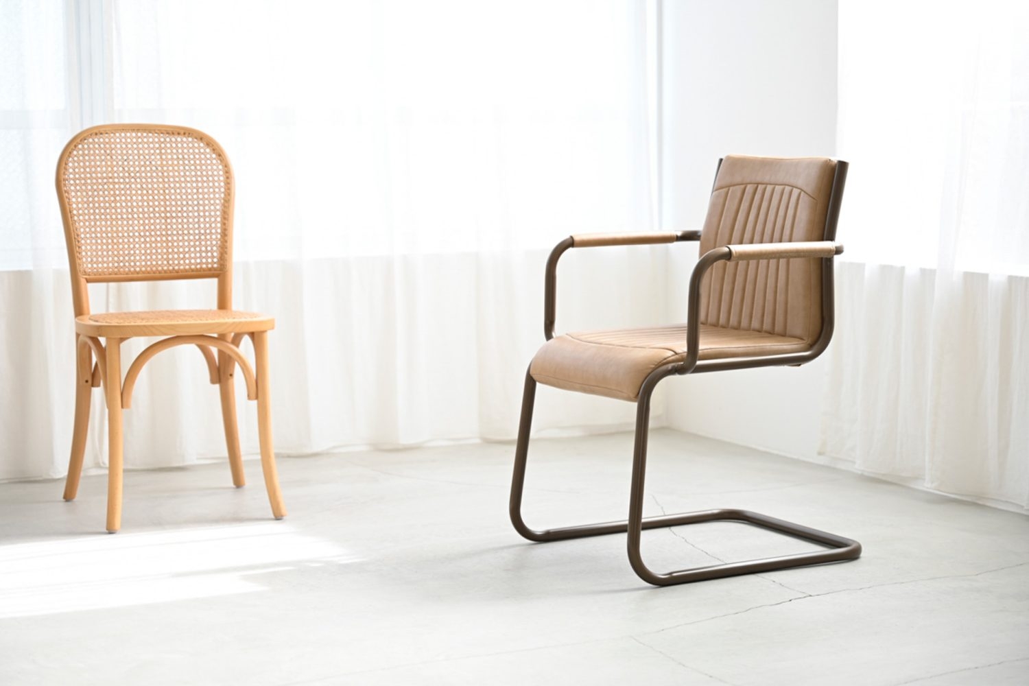 空気イスみたいなアームチェア