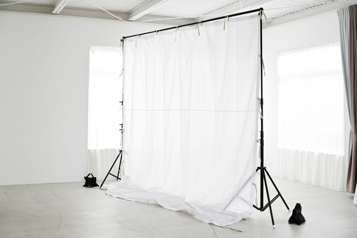 オプション:紗幕でさらにやわらかな光の演出も(紗幕事前要予約)