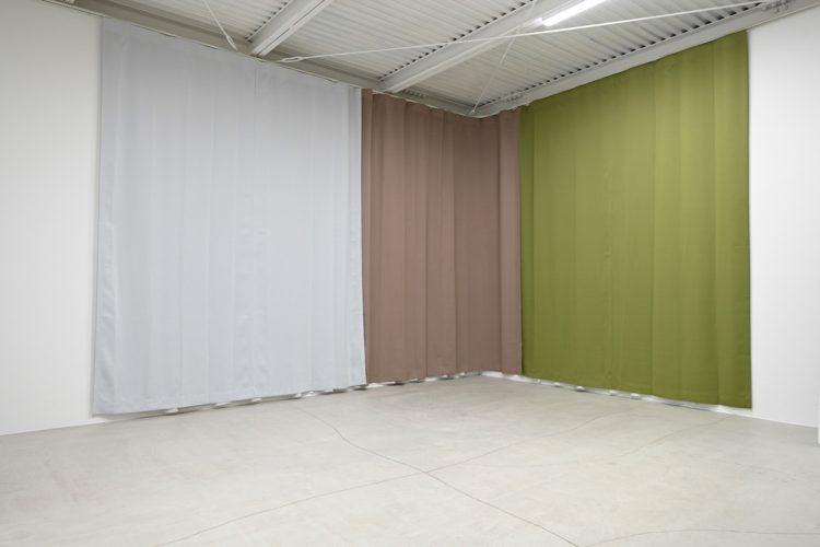 遮光にも背景にも◎二刀流カーテン