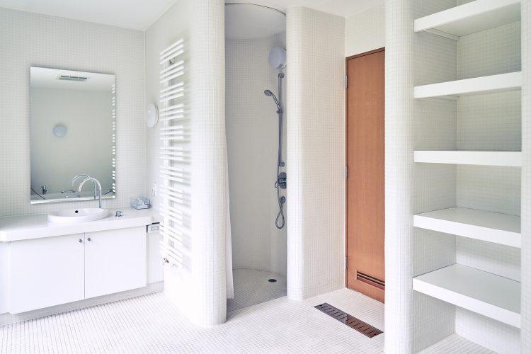 バスルームをメイクスペースとしても使用可能