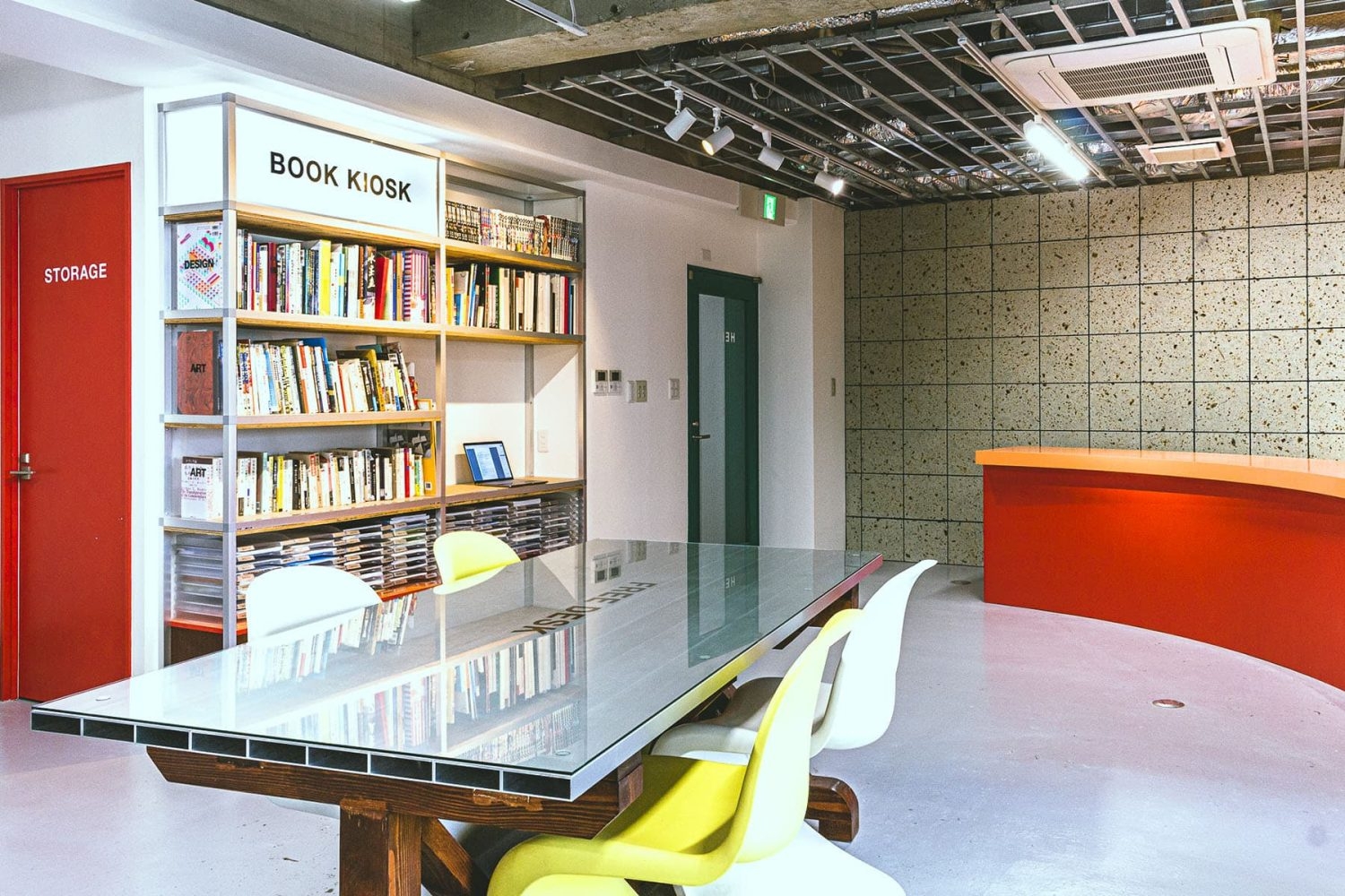 メインフロアからエントランス側