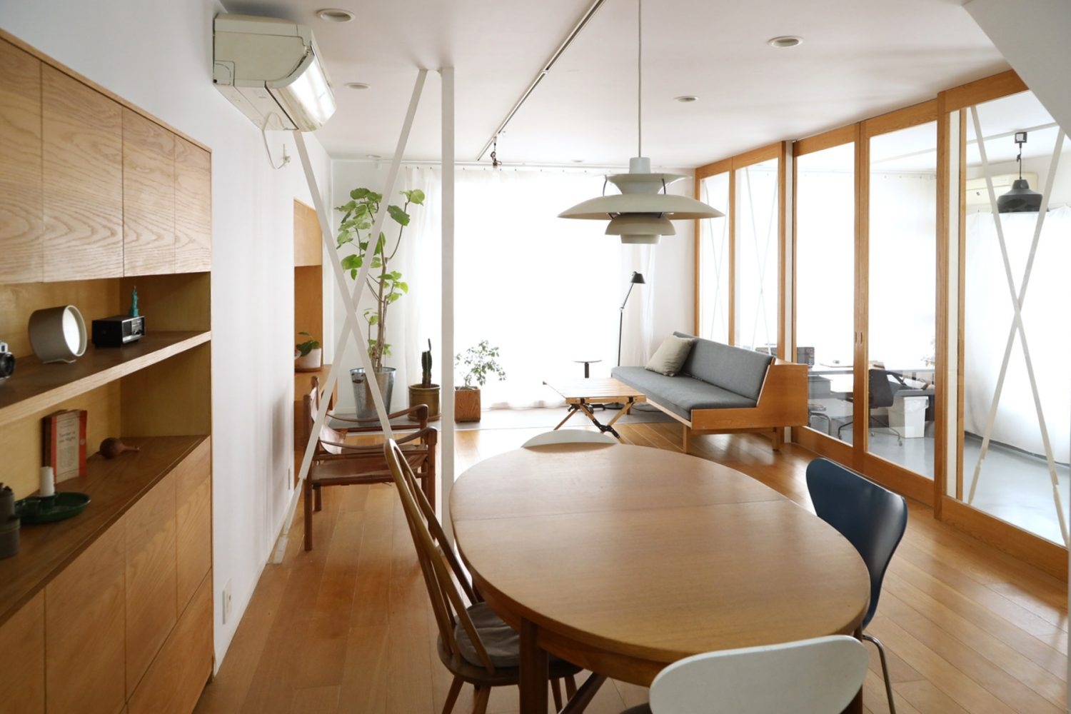 1F キッチン側からリビング側