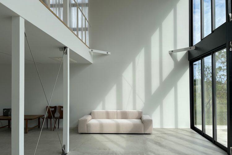 ソファのあるメインルーム