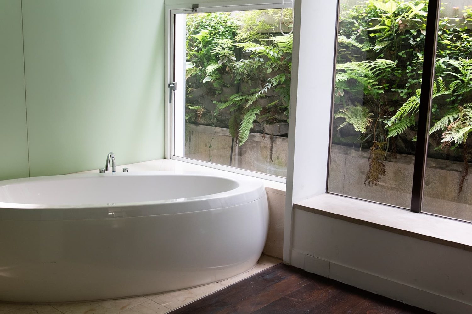 東向き バスルーム&シャワー