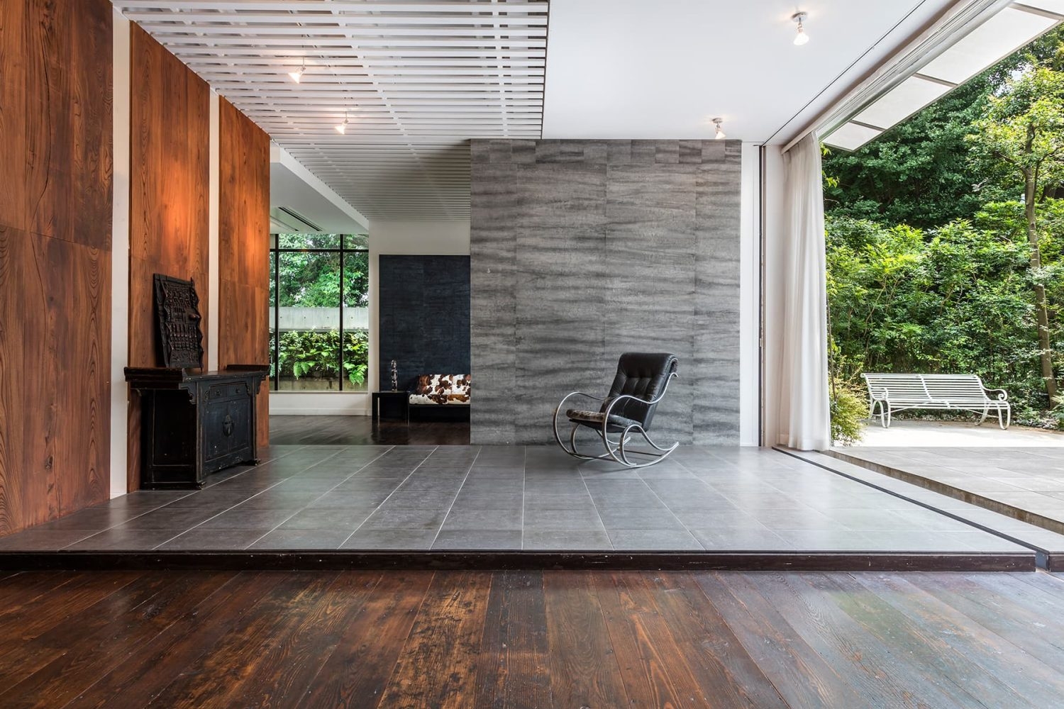 グレイグラデ和紙可動壁×石床