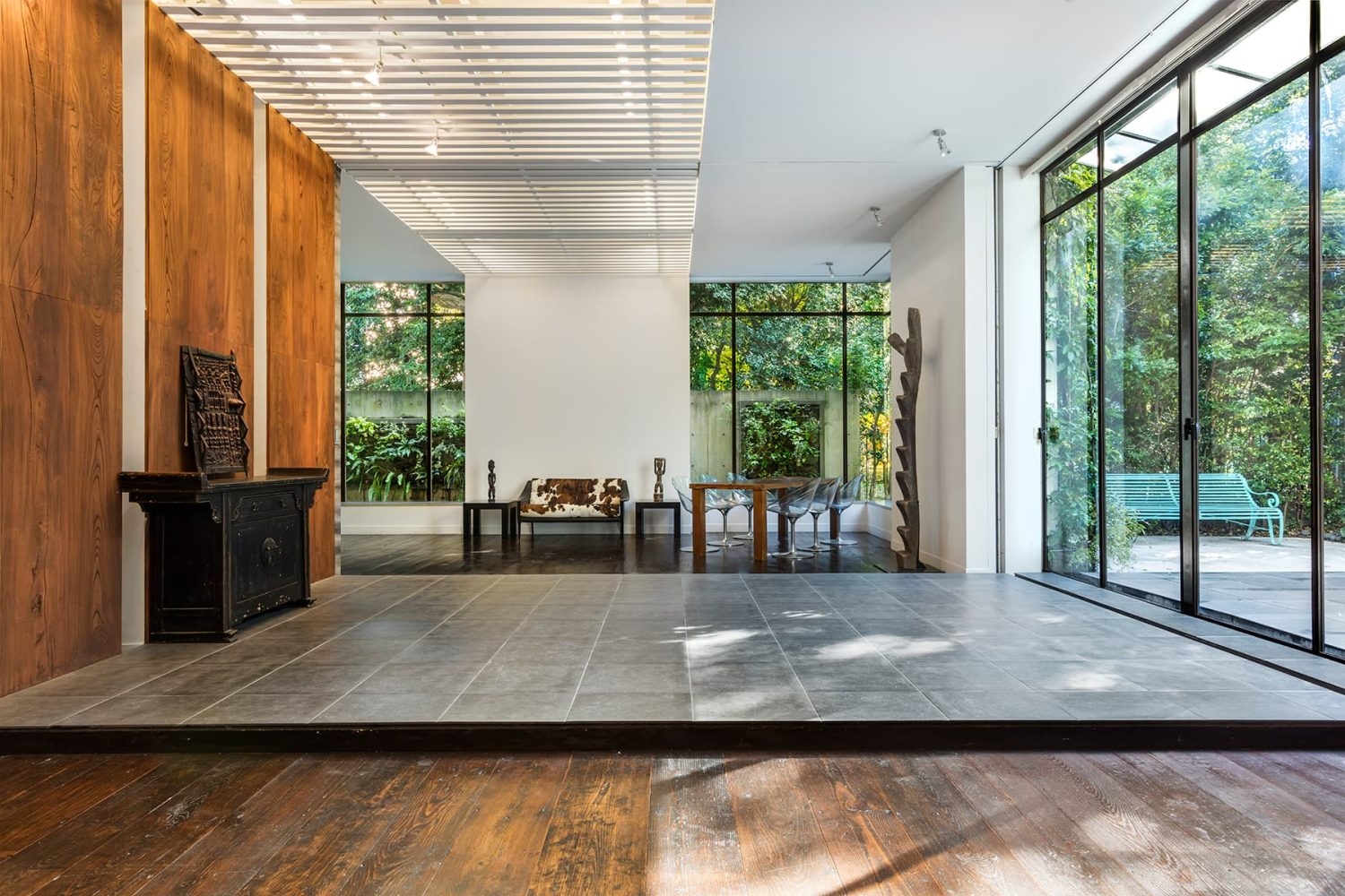 東向き 古材床×石床 木漏れ日