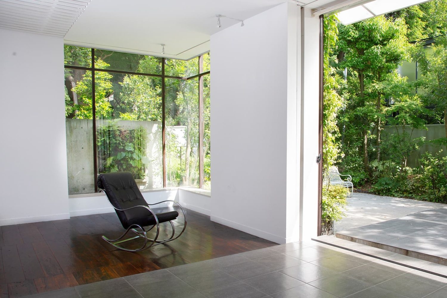 東南角出窓 一年通して緑抜け