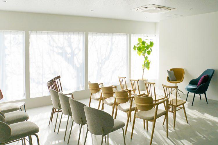 椅子は合計45脚