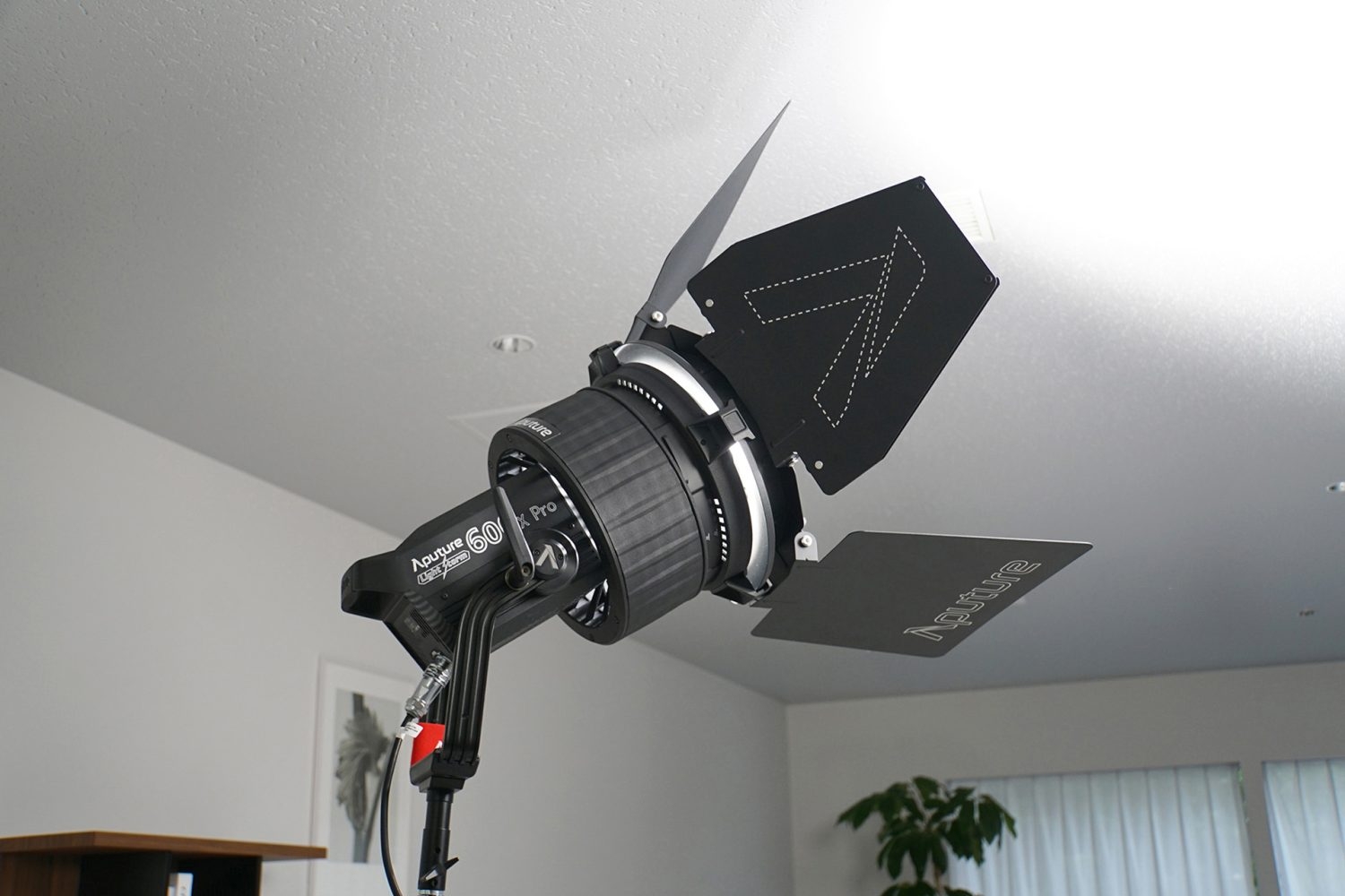 アプチャー LS 600d+フレネルズームレンズ