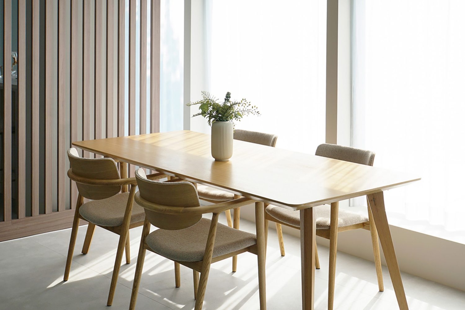 ダイニングテーブル