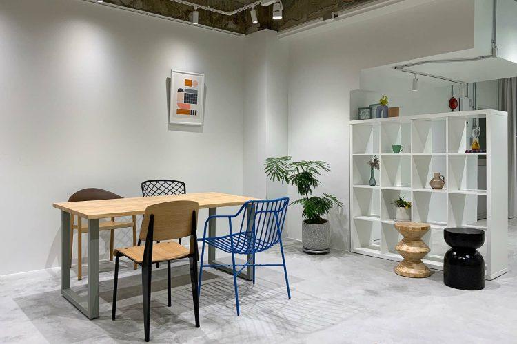 奥側 天井照明使用