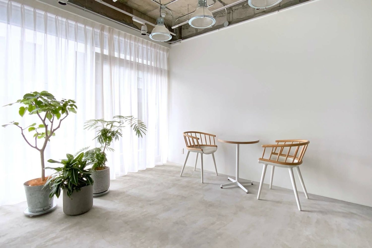 路面側の入口からの自然光