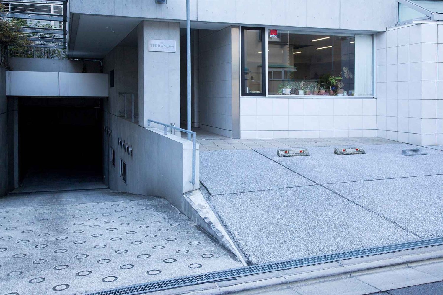 スタジオ専用駐車場 最大2台まで