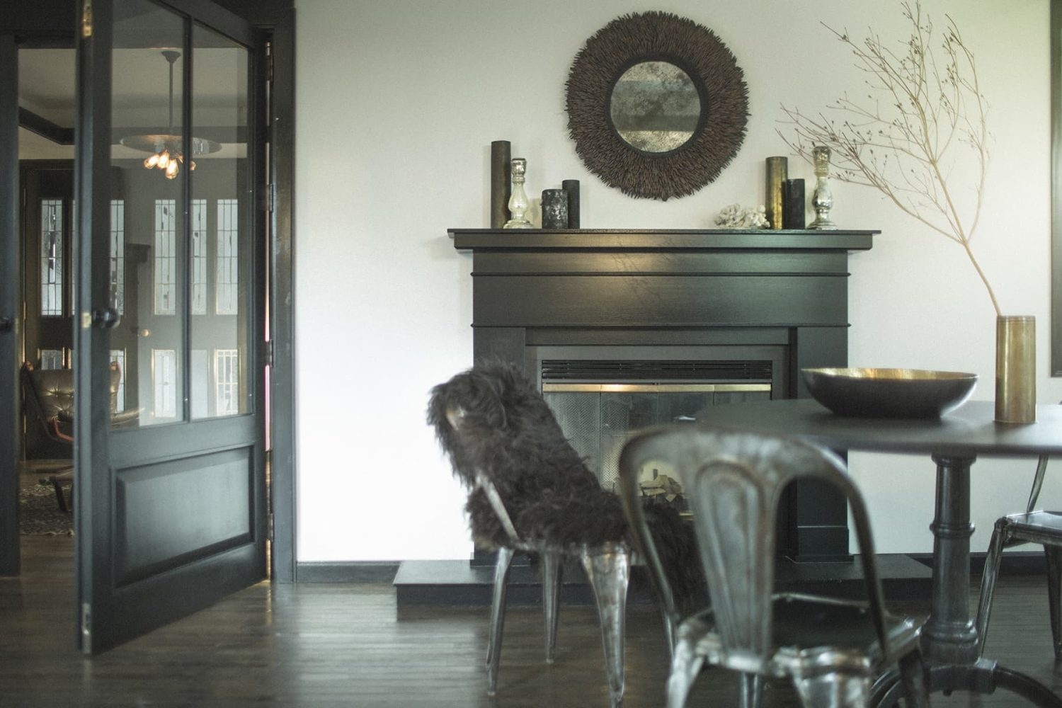 ホテルのような重厚感のある暖炉