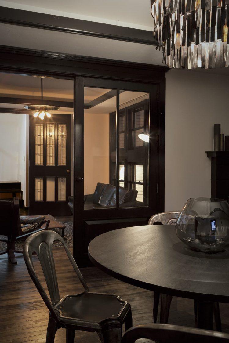 ダイニングと繋がるリビングルーム