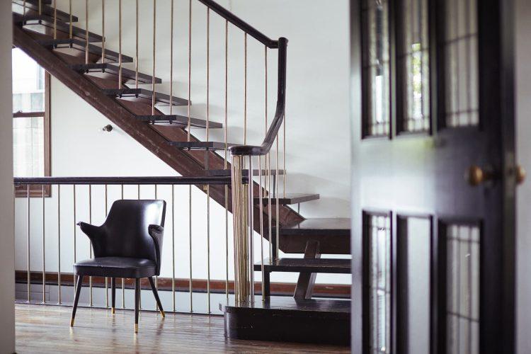 クラシックな背景になる階段