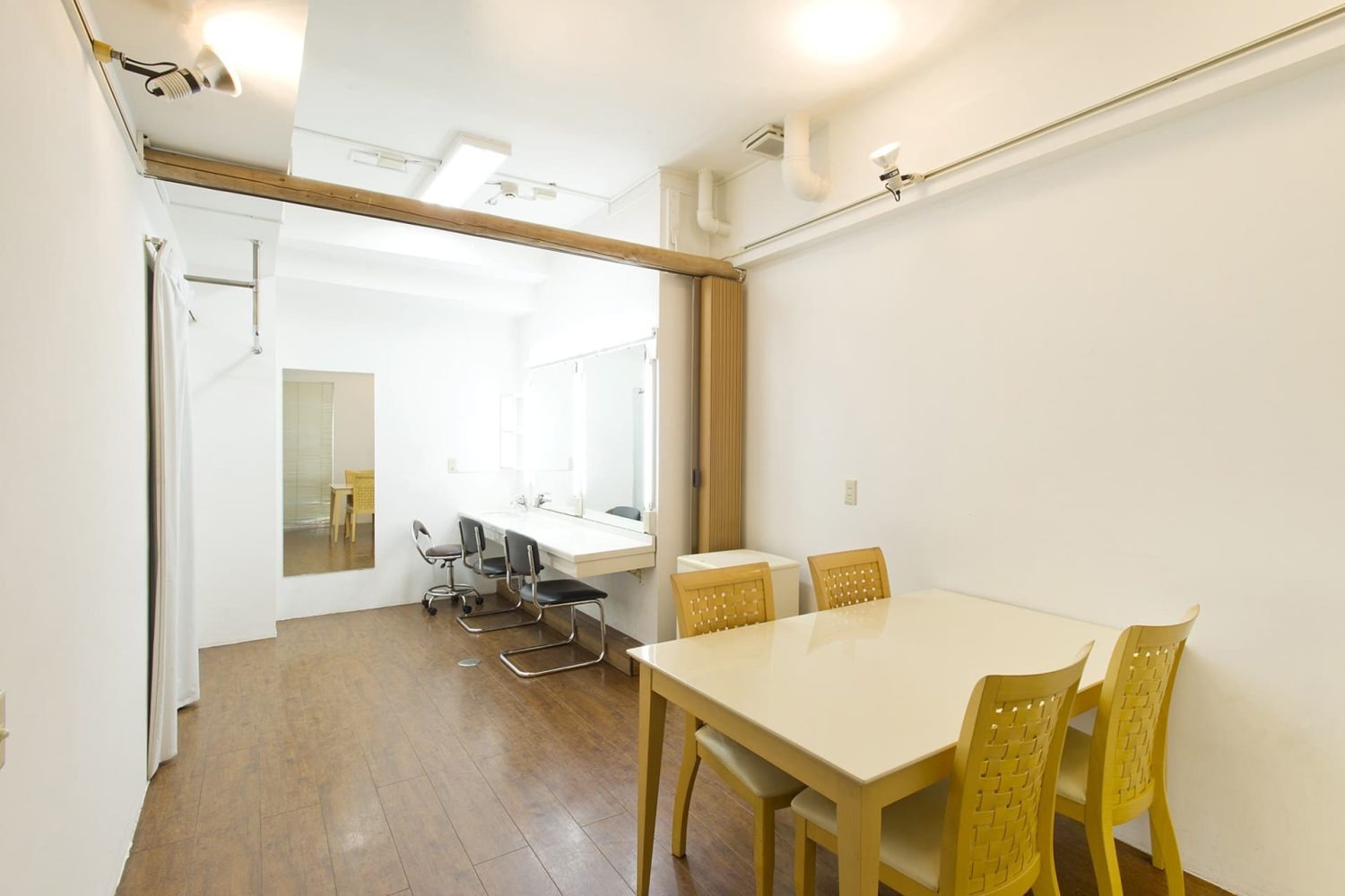 メイクルームは空間を仕切ることも可能