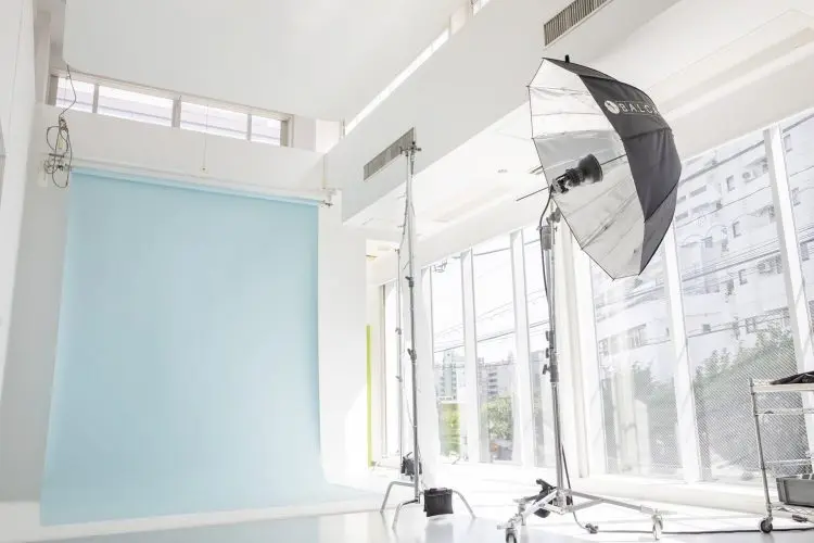 ライティングもできる自然光スタジオ