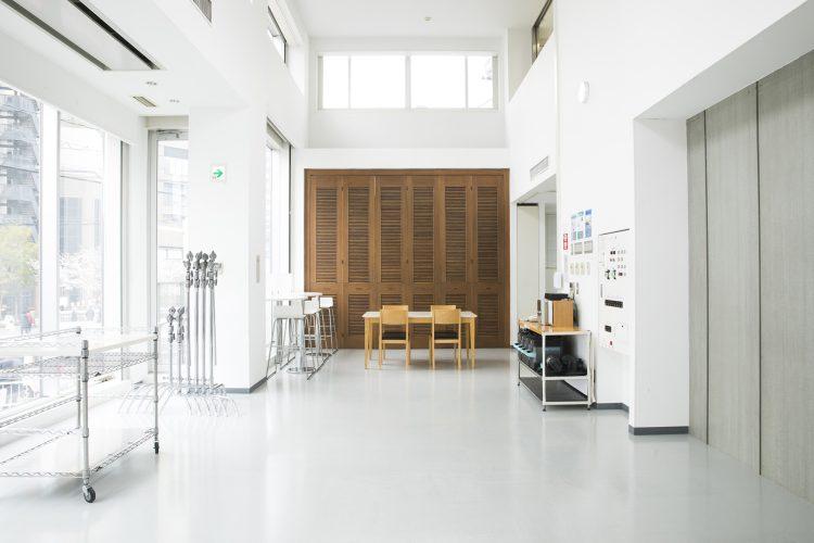 白ホリ反対側にもトップライトあり