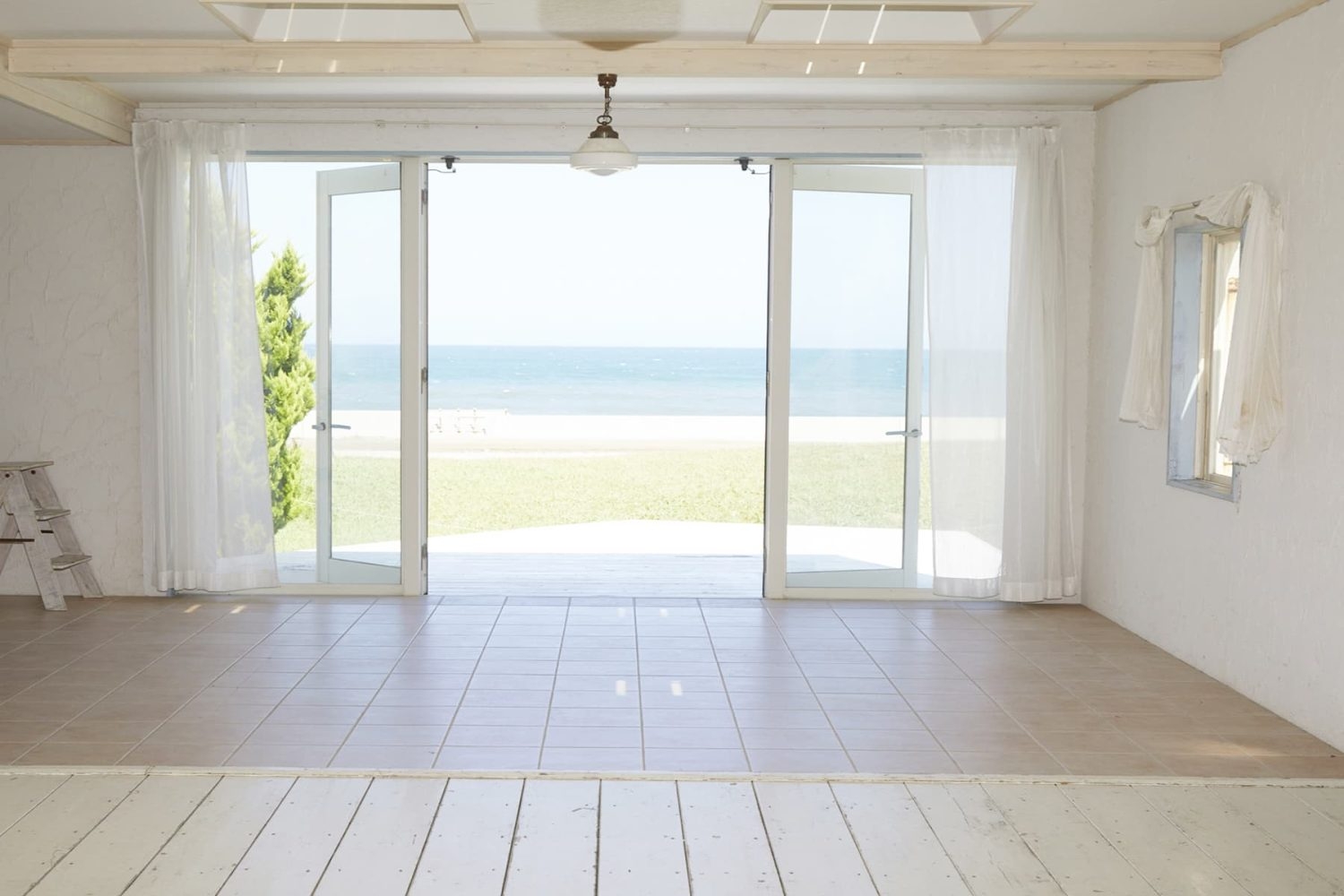 1F 窓からは海が一望