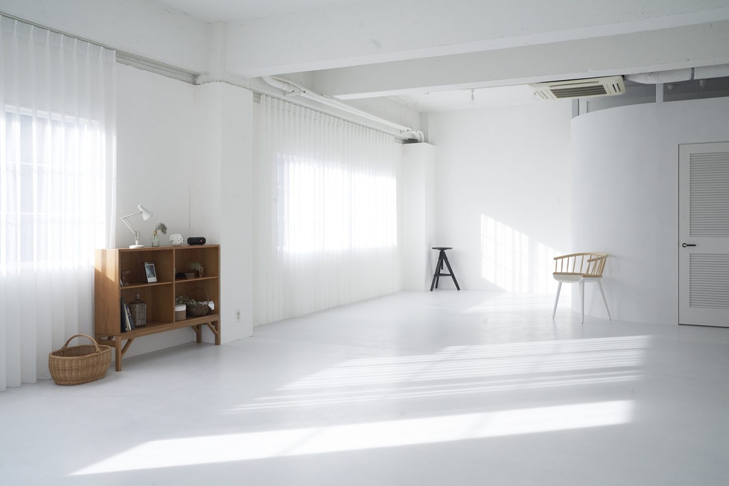 レースカーテン越しの南窓からの光