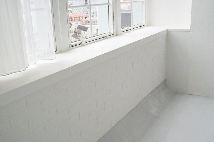 白レンガからアールにつながる床