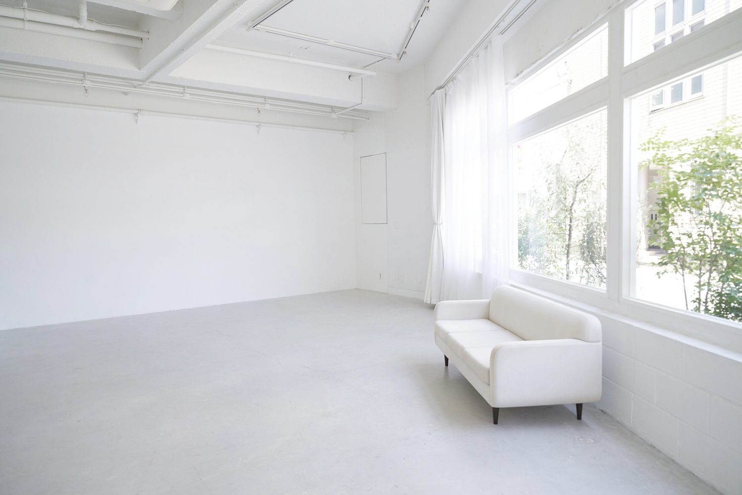 白壁横の南東窓