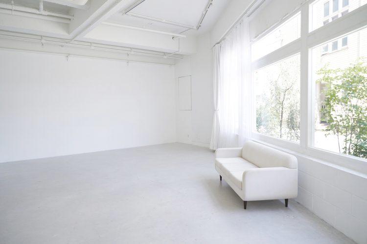 白壁横の南東窓