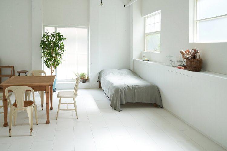 白タイルベッドルーム