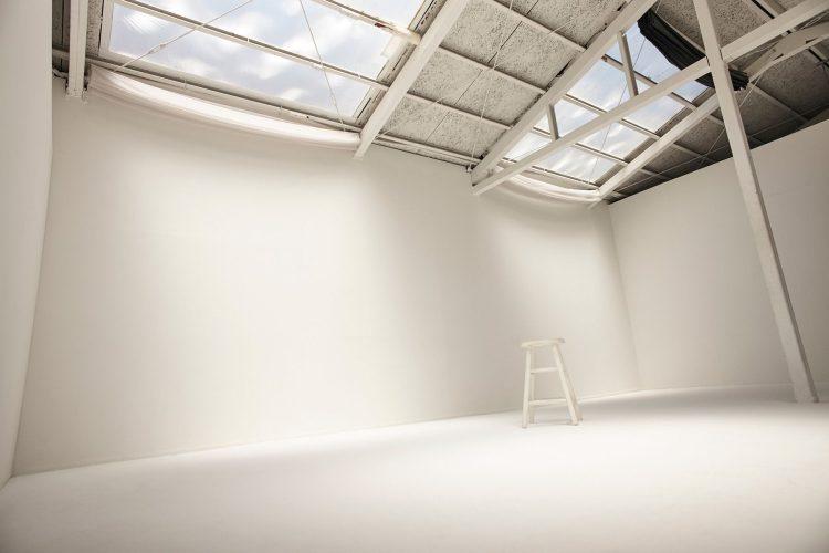 3ヶ所の天窓からの自然光