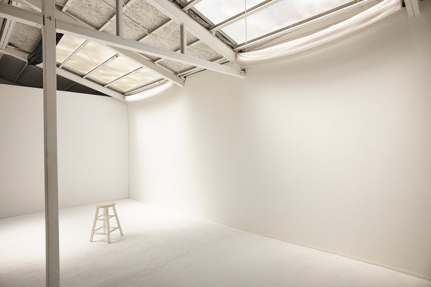 紗幕で光をコントロール