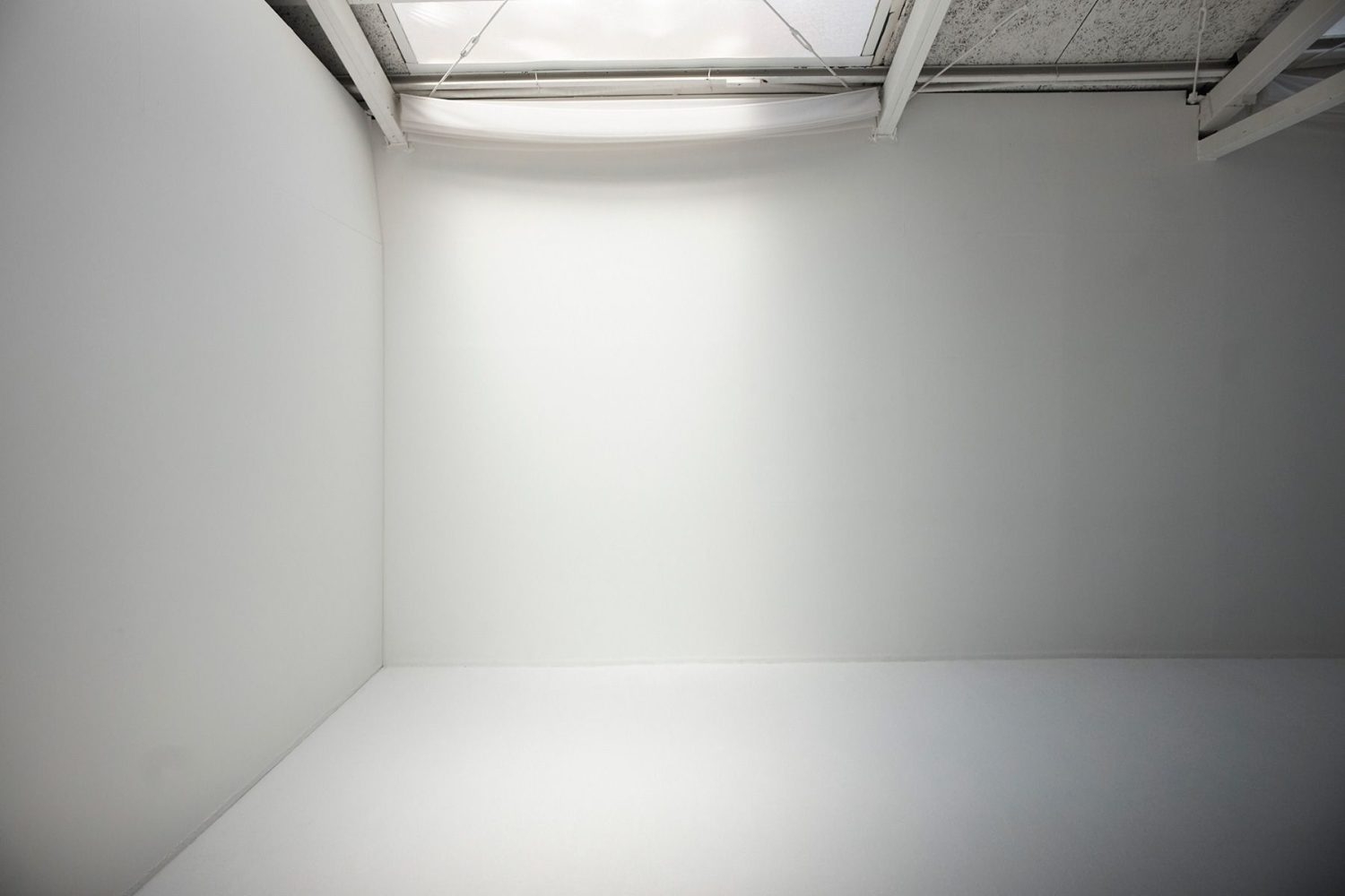 天窓から差し込む優しい光