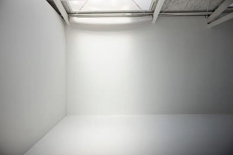 天窓から差し込む優しい光