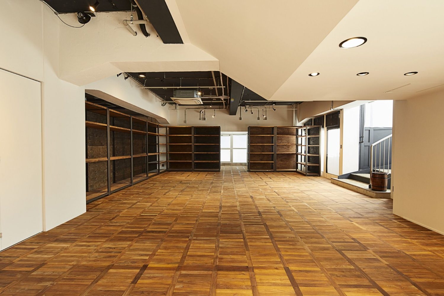 2Fに続く内階段