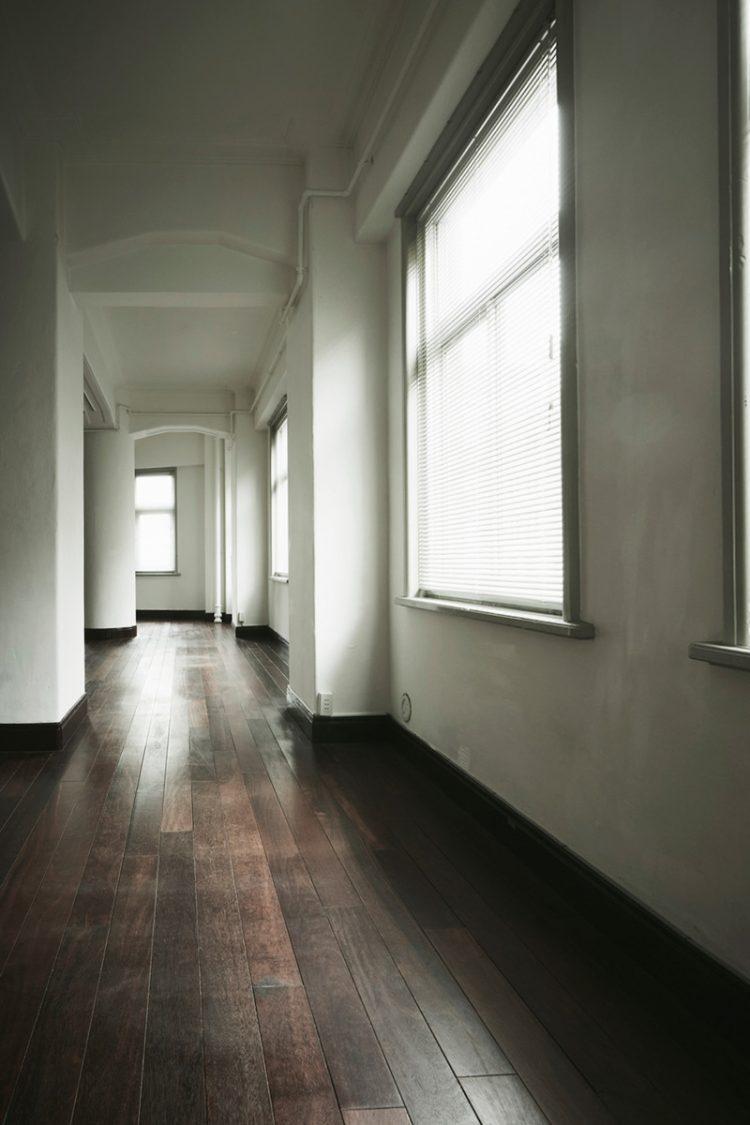 北窓ブラインドを下げた状態