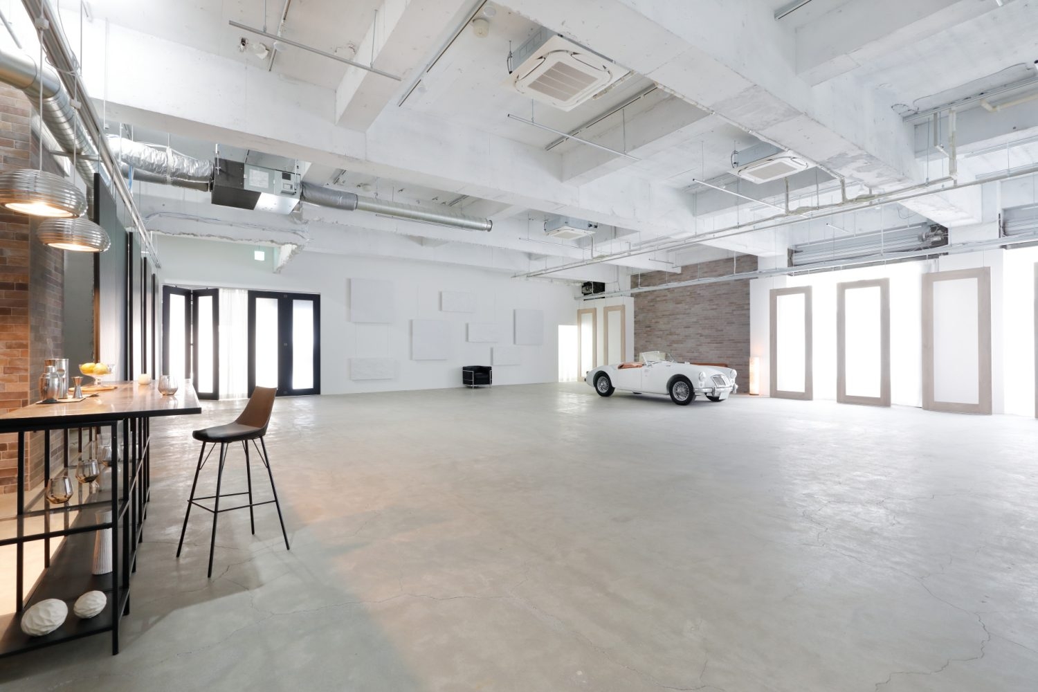 車が入る263㎡天高4.5mの大空間