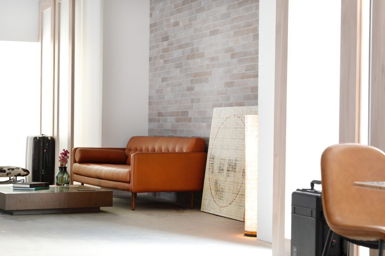 落ち着いたホテルラウンジ風のソファブース