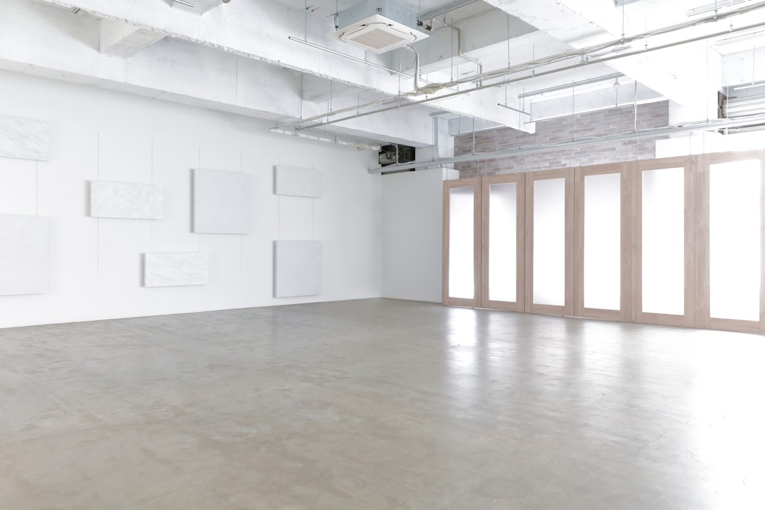 白パネルとすりガラスでコーナーをアレンジ