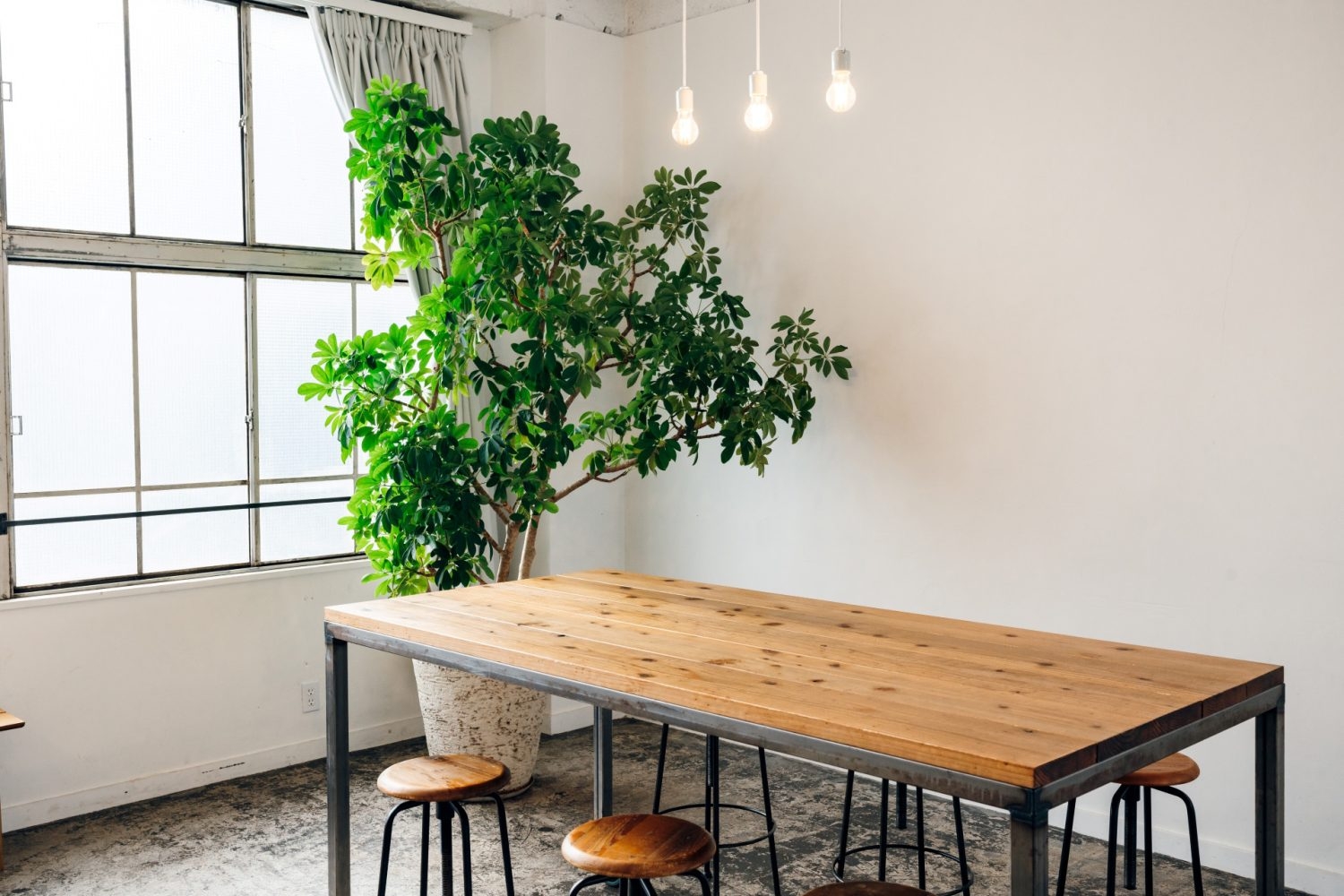 無垢材天板のテーブル