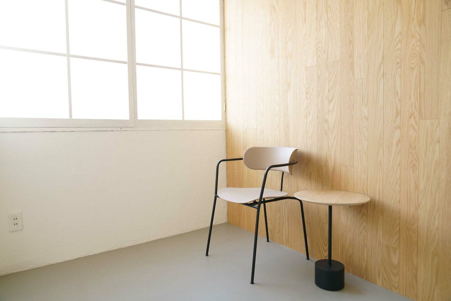 木壁✕モルタル調タイル