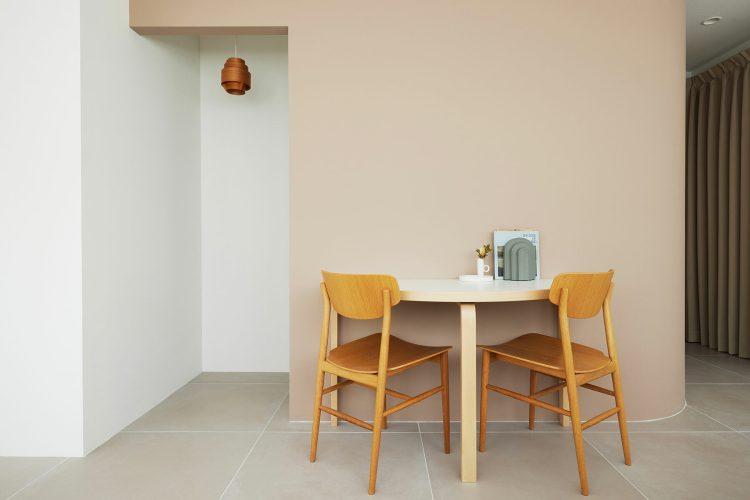 半円のダイニングテーブル