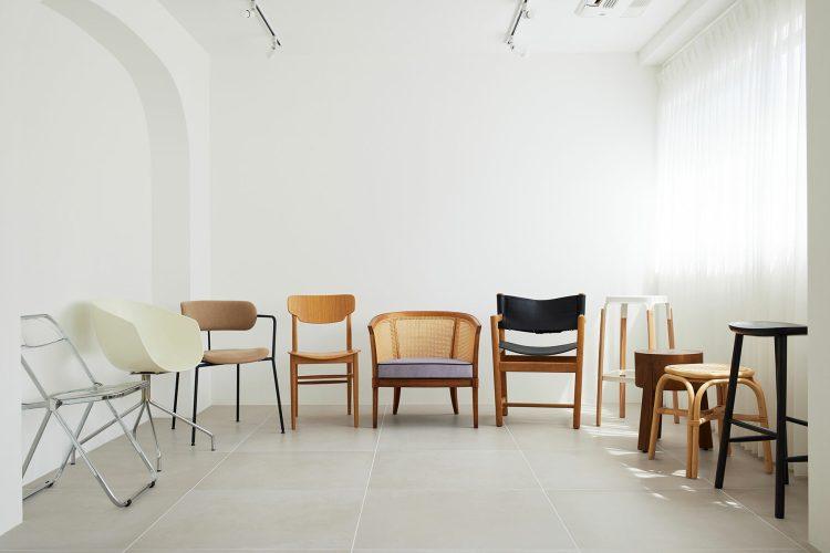 空間に合う多数のチェア