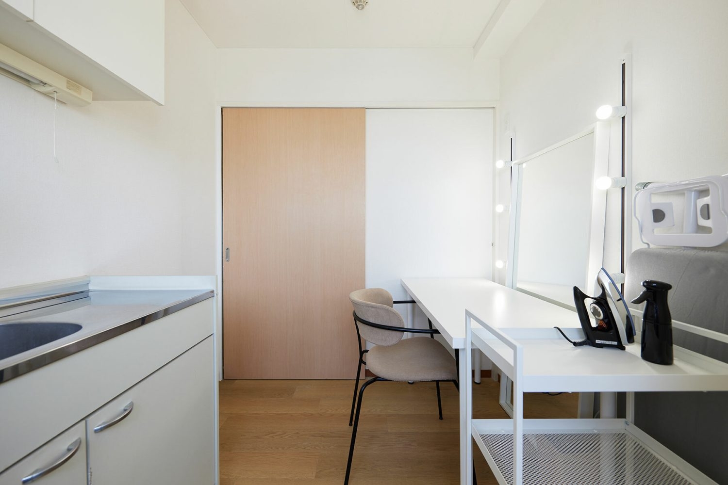 シンクと専用喫煙所を完備