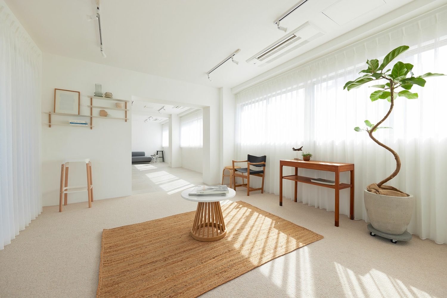 あたたかみのあるベージュの絨毯