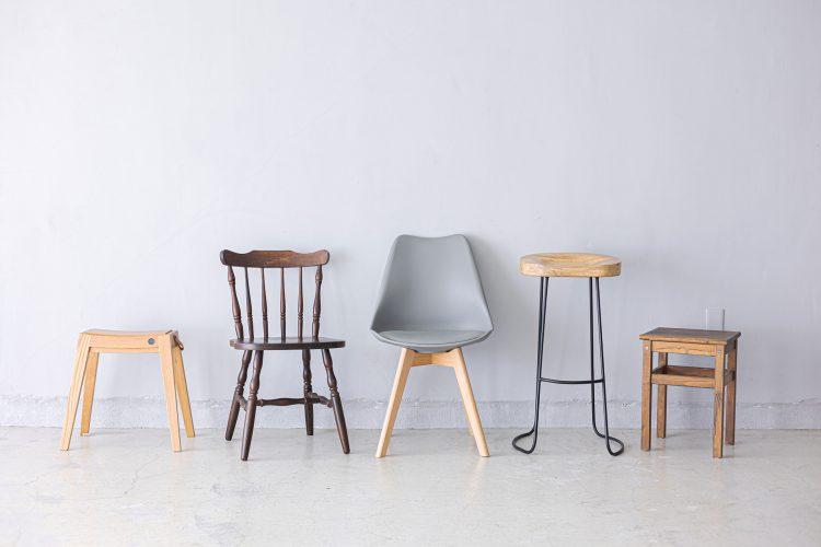 シンプルで味のある椅子たち