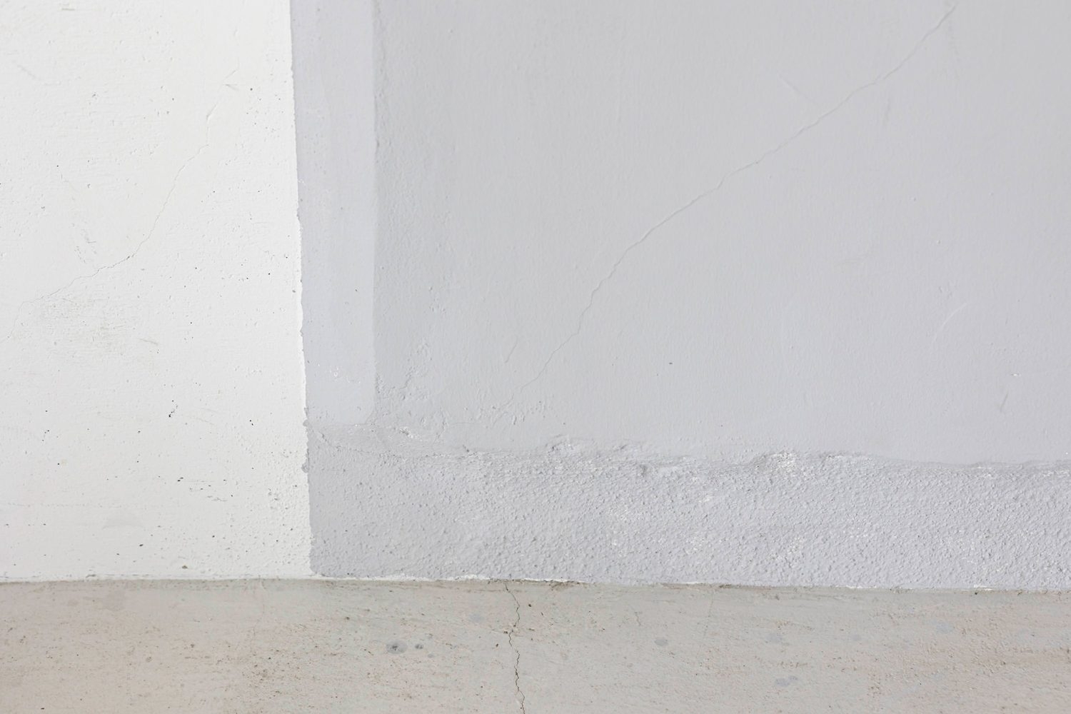 壁と床の境界線