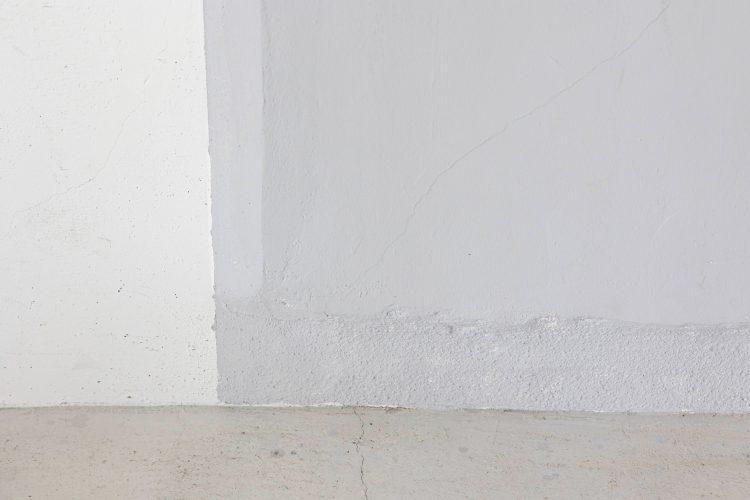 壁と床の境界線